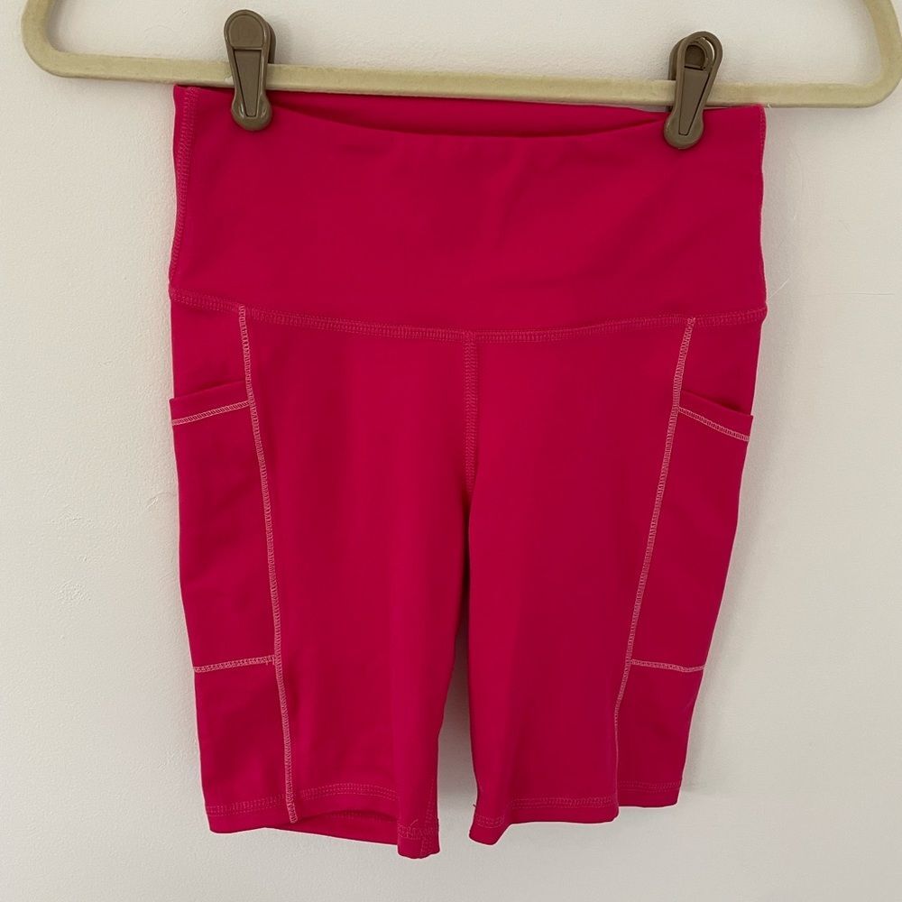 Jessica Simpson  active biker shirts, new with out tags size XS hot pink